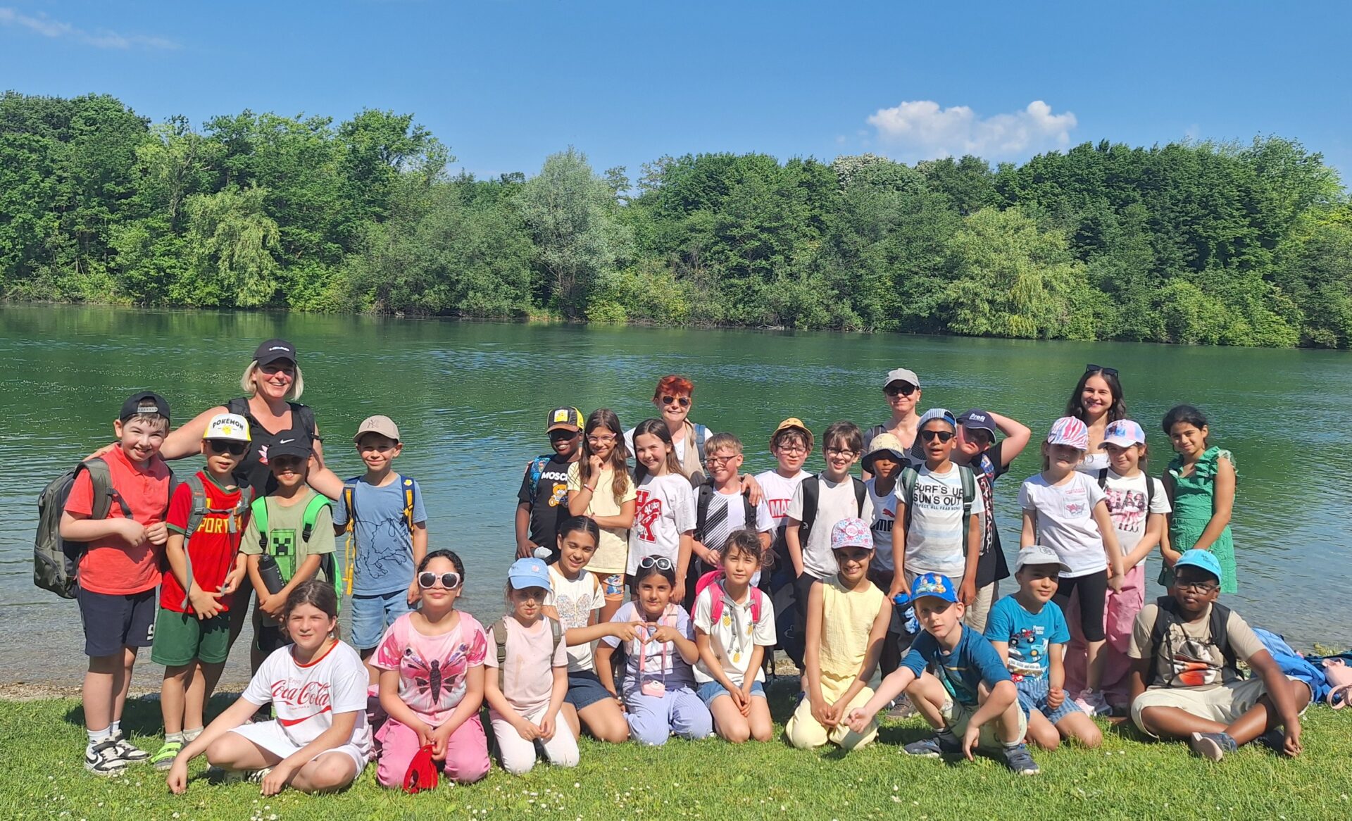 Gemeinschaftsfoto am Wandertag der beiden Schulklassen